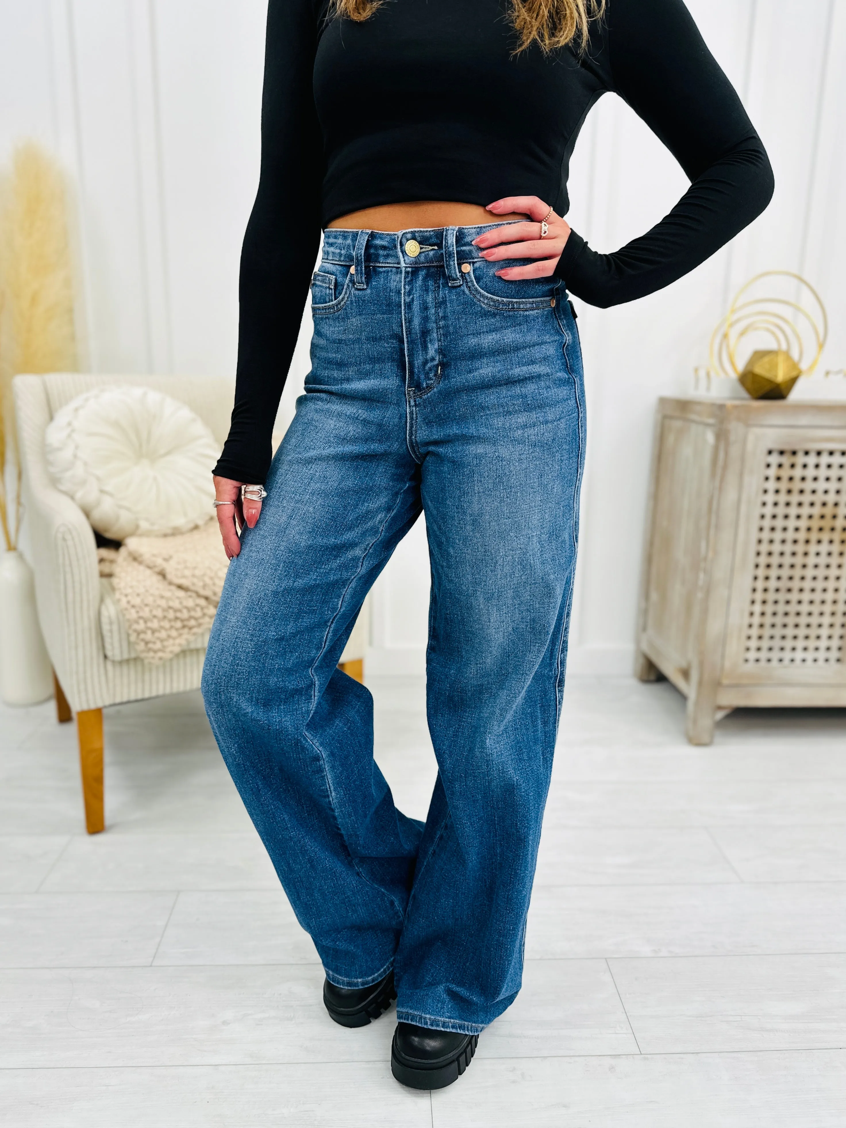 Judy Blue Far Out Wide Leg Tummy Control Jeans in Reg/Curvy