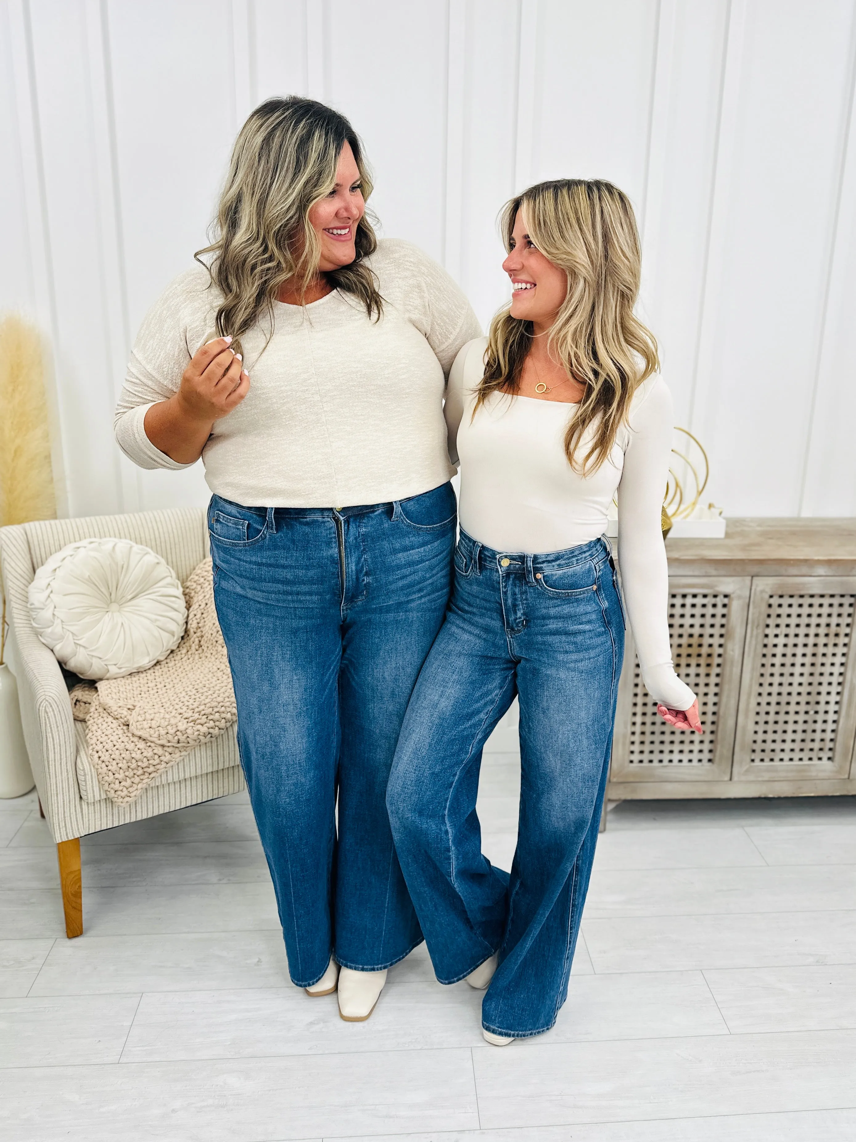 Judy Blue Far Out Wide Leg Tummy Control Jeans in Reg/Curvy