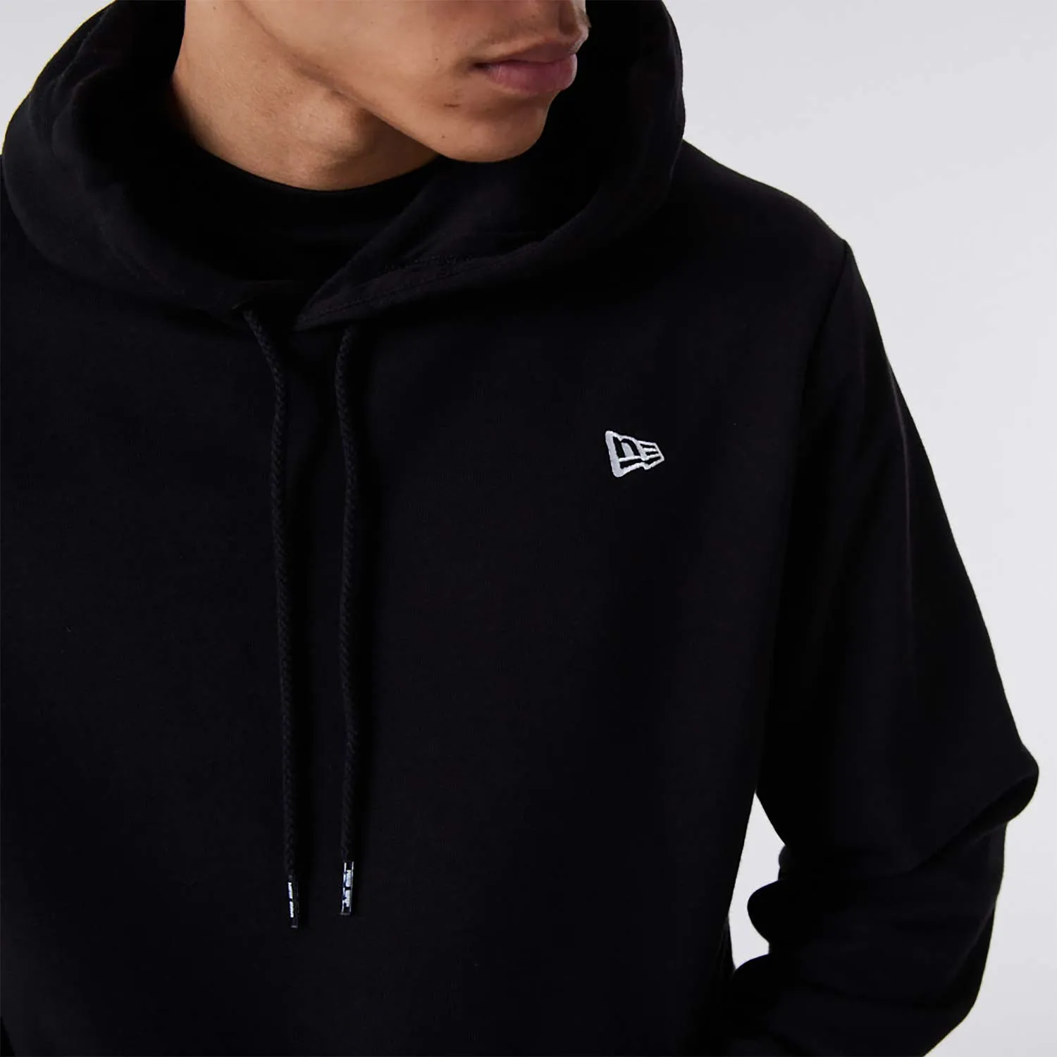 NEW ERA ESSENTIAL FLAG HOODIE