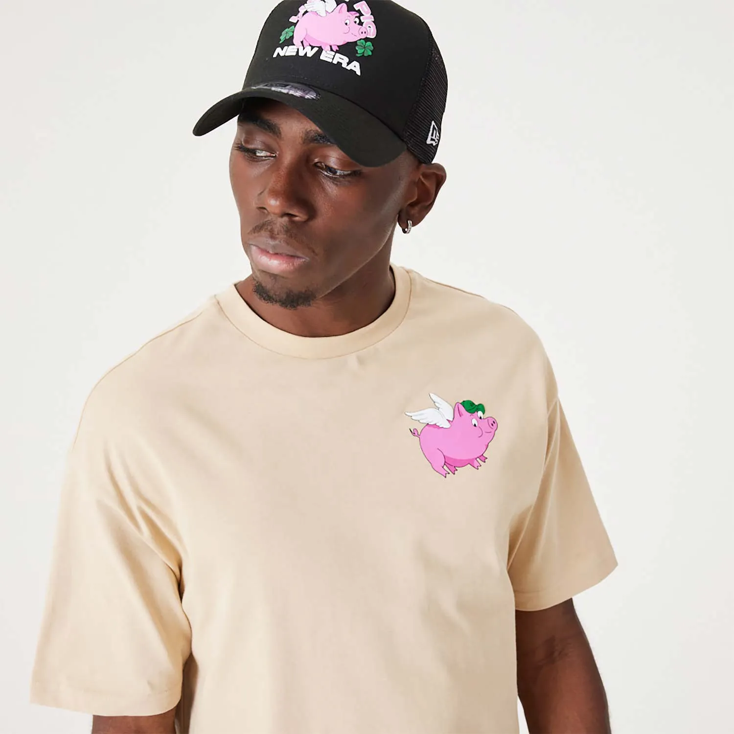 NEW ERA LUCKY PIG CHARACTER GRAPHIC OVER-SIZED TEE