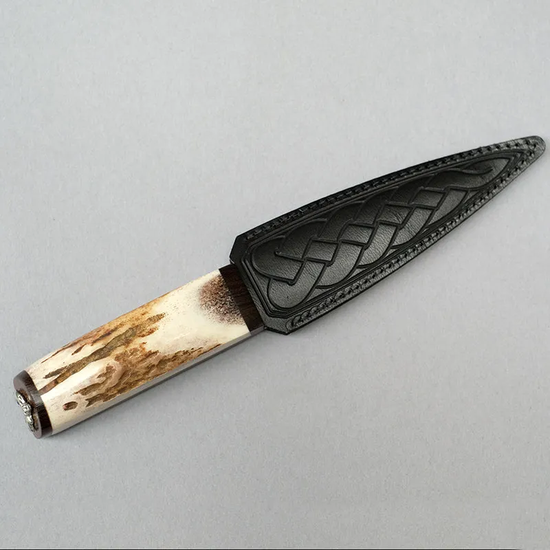 Sgian Dubh with Stag horn Handle finished with Stag head mount