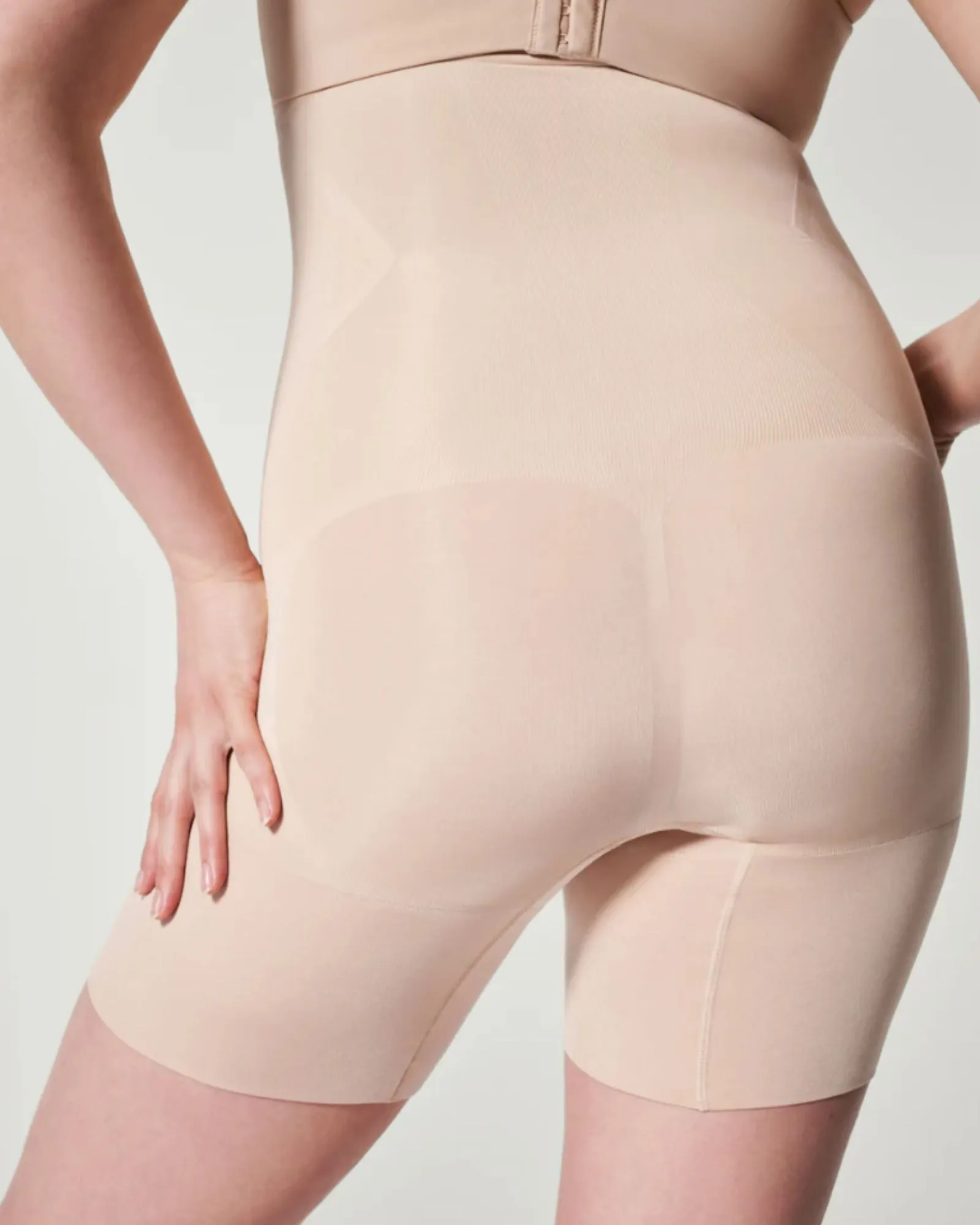 SPANXsculpt™ High Waisted Mid Thigh Short